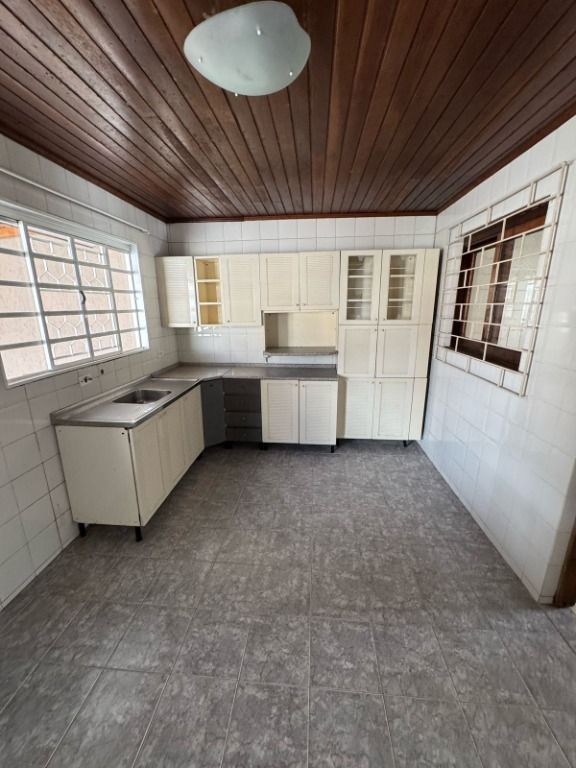 Sobrado para locacao no Centro em Pinhais com 0,00m² por R$ 4.000,00