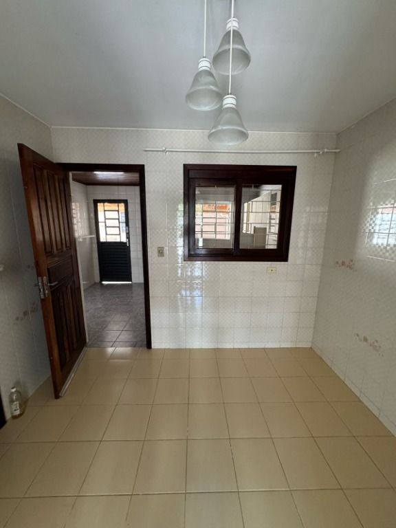 Sobrado para locacao no Centro em Pinhais com 0,00m² por R$ 4.000,00