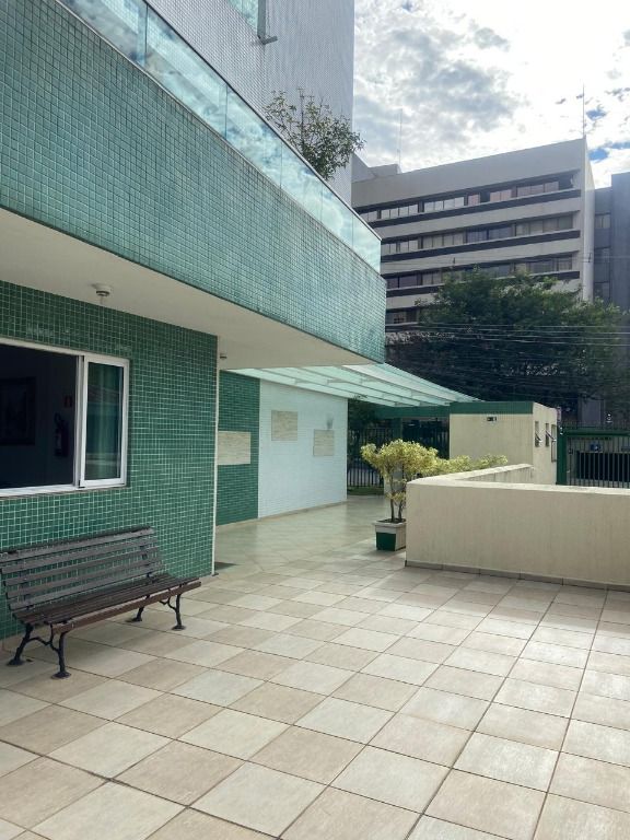 Apartamento para locacao no Centro em Curitiba com 185,00m² por R$ 4.550,00